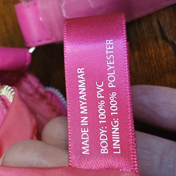 Brand New No Tags Juicy Couture Fuchsia Shoulder Bag with Gold Chain - Picture 11 of 11